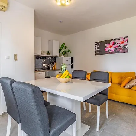 Apartament Lovely In With Wifi Banjole
